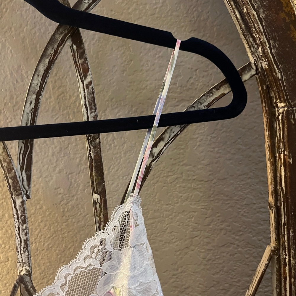 Victoria's Secret Floral Lace Chemise in Cream and Pink - Picture 6 of 10